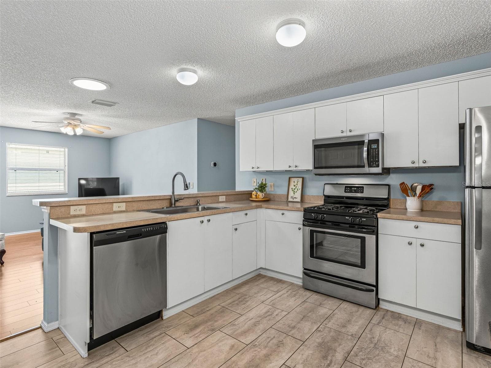 Villa at 973 YORK TER, THE VILLAGES, photo 23 of 44
