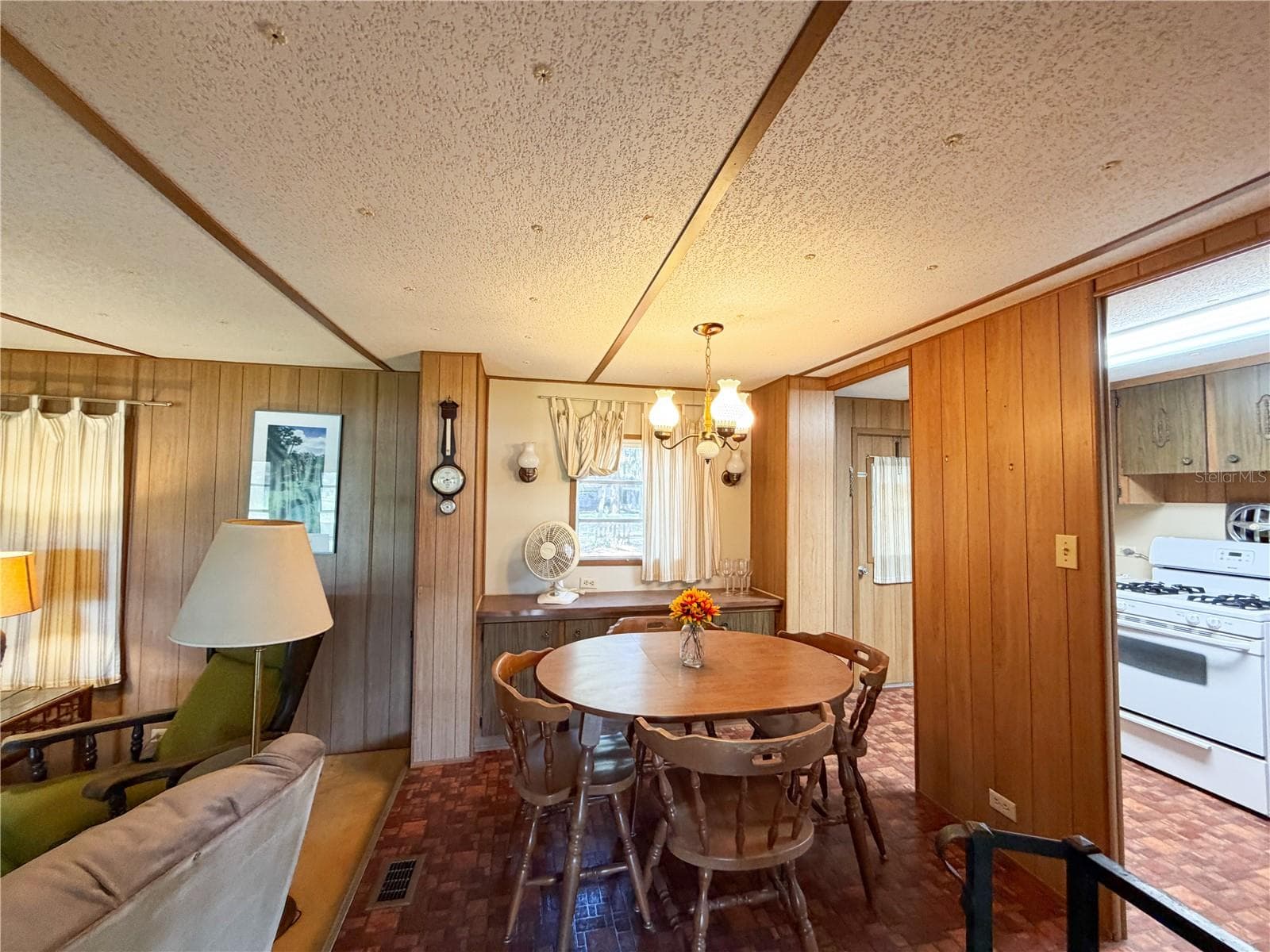 Mobile Home at 170 E COWPEN LAKE POINT RD, HAWTHORNE, photo 5 of 28