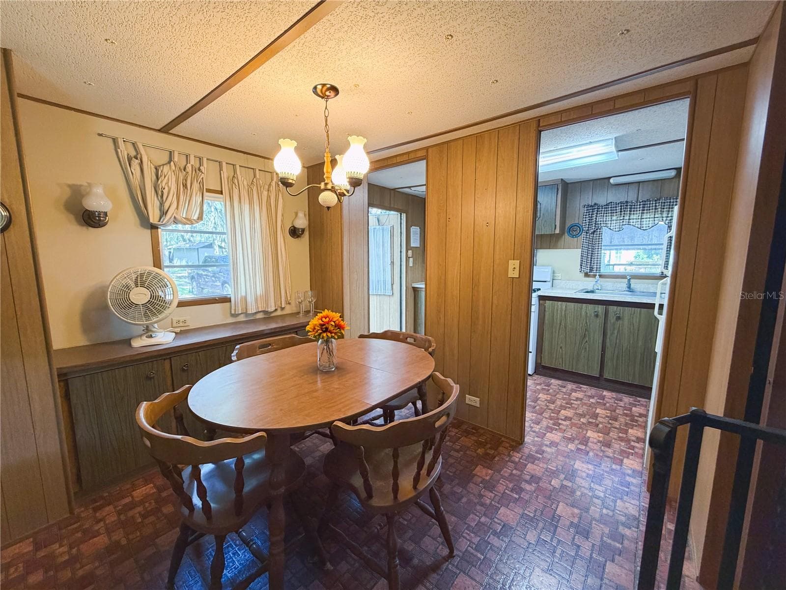 Mobile Home at 170 E COWPEN LAKE POINT RD, HAWTHORNE, photo 6 of 28