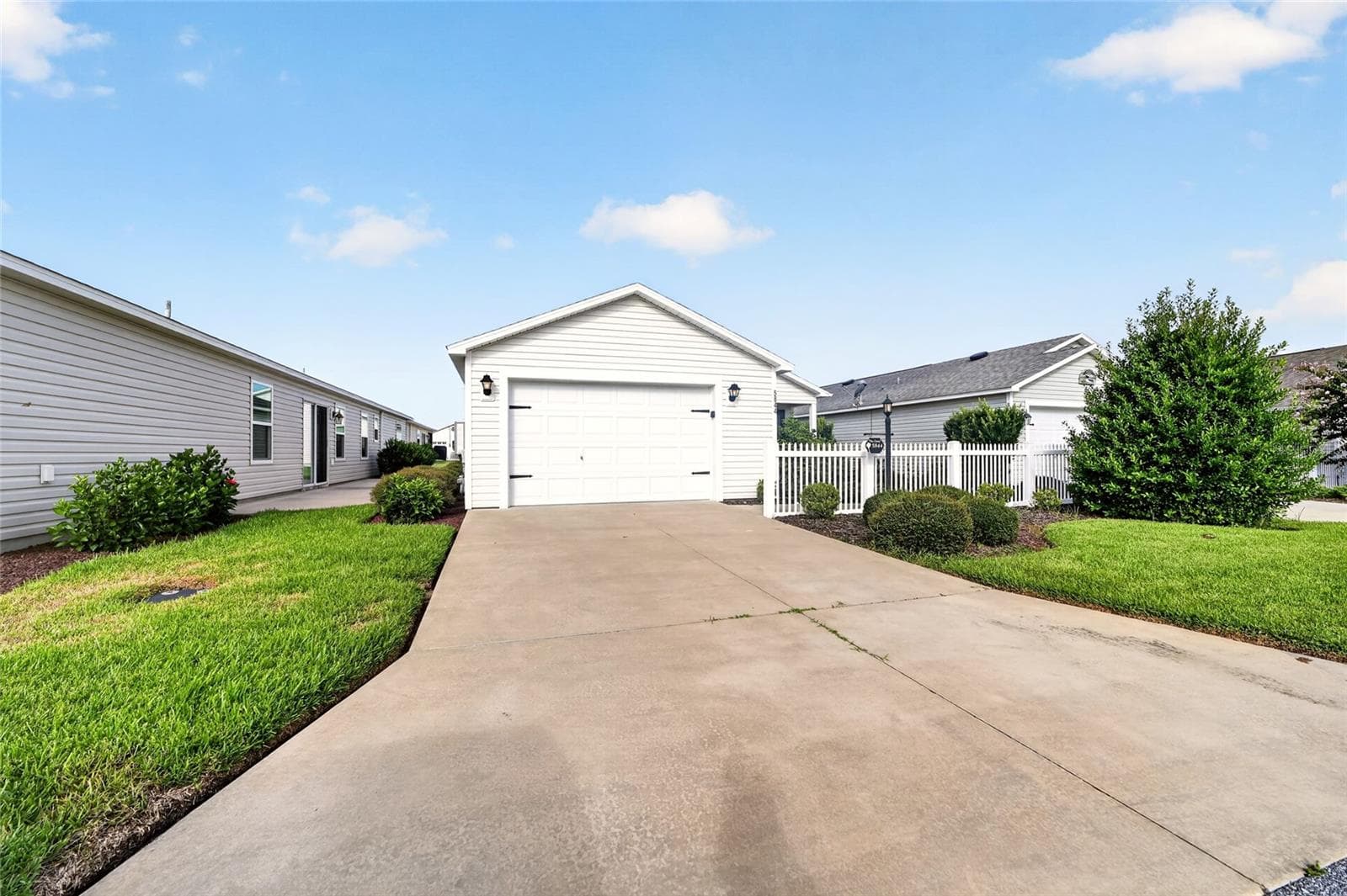 Villa at 5844 MARSH CT, THE VILLAGES, photo 2 of 37