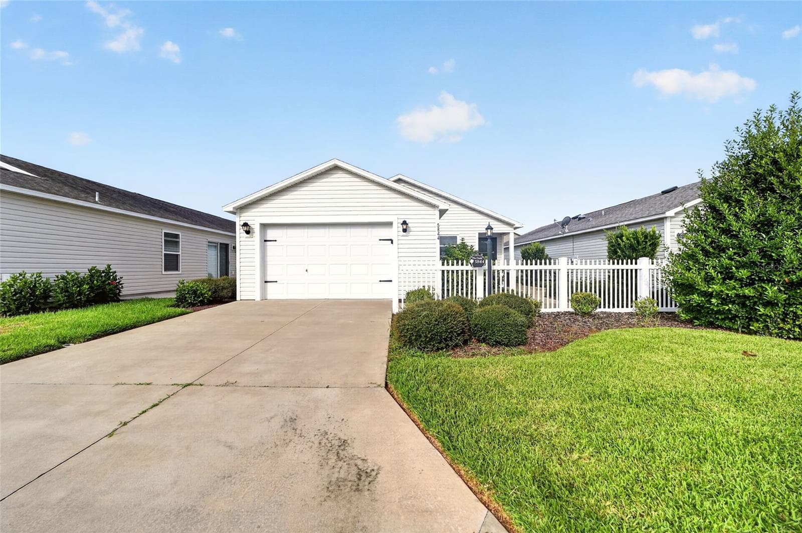 Villa at 5844 MARSH CT, THE VILLAGES, photo 3 of 37