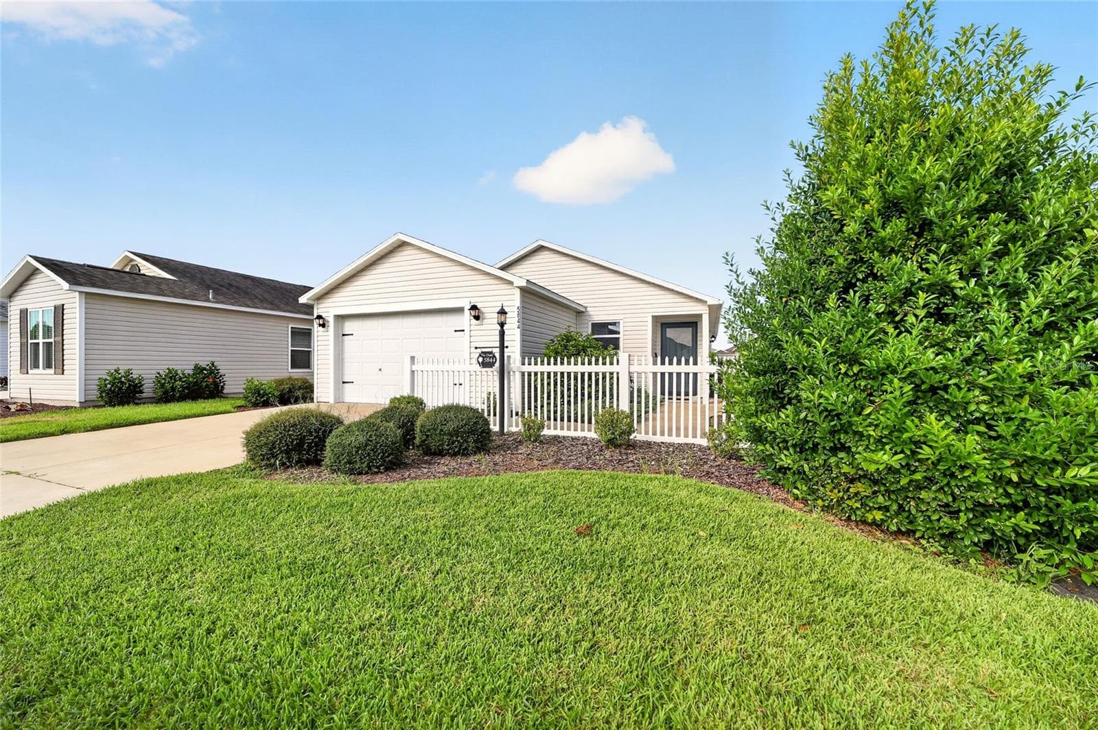 Villa at 5844 MARSH CT, THE VILLAGES, photo 7 of 37