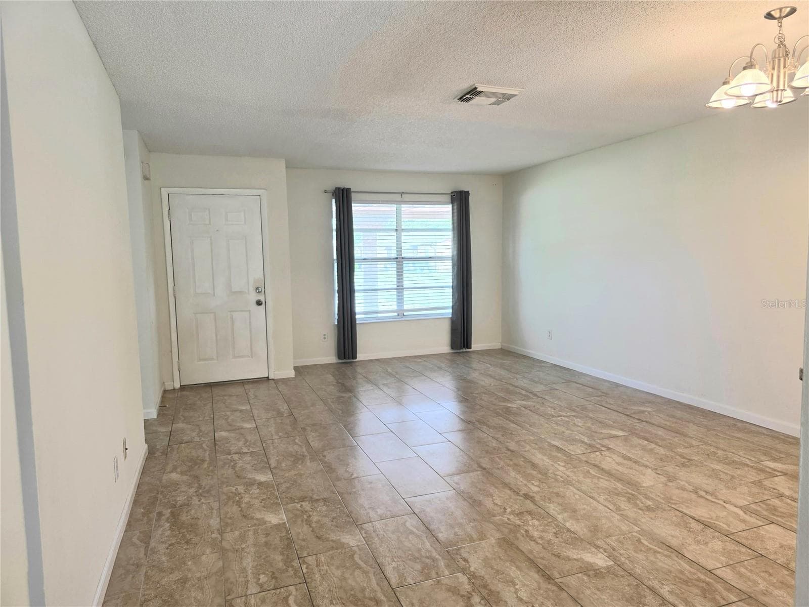 Living/Dining Room - 7626 GOLDEN GLENN DR, ORLANDO