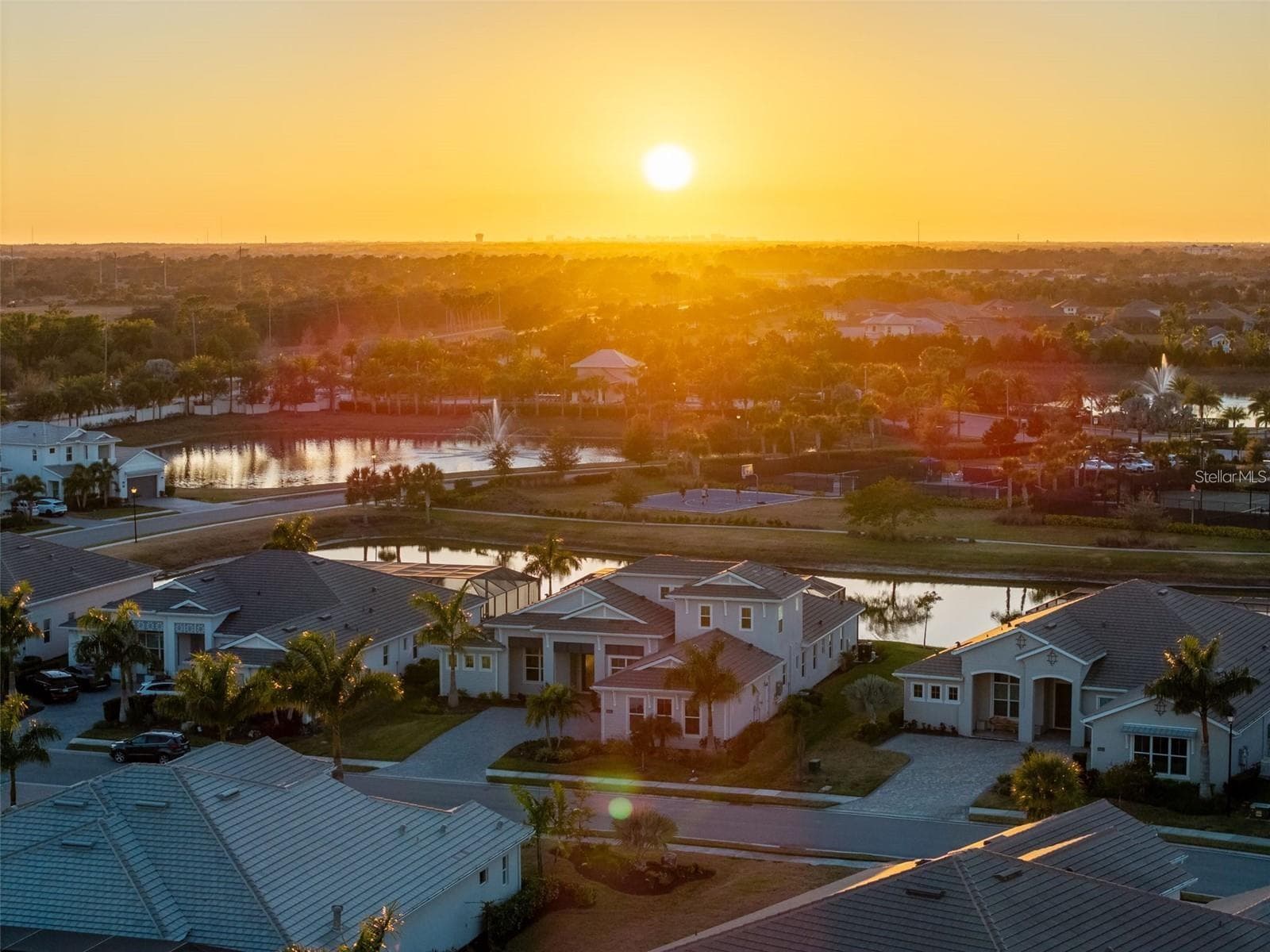 Single Family Residence at 8444 CANE BAY CT, LAKEWOOD RANCH, photo 4 of 81