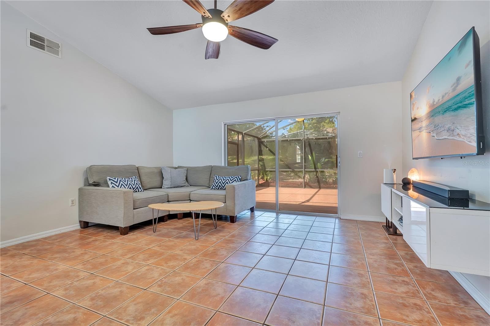 Family Room with view of Screened in Patio - 836 ELM FOREST DR, MINNEOLA