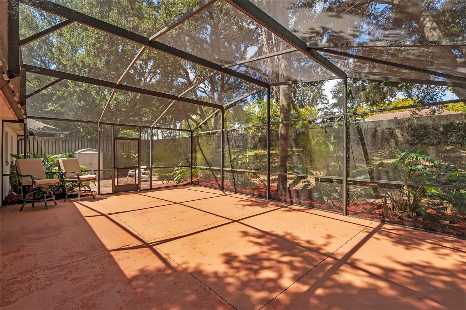 Large Screen Enclosed Patio with view of backyeard - 836 ELM FOREST DR, MINNEOLA