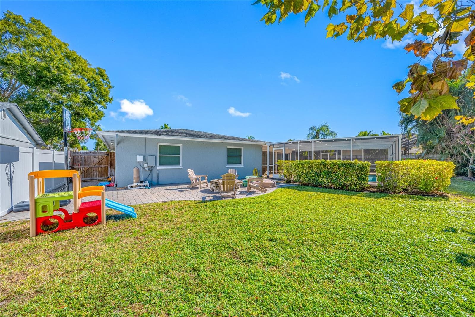 Single Family Residence at 1862 DEL ROBLES DR, CLEARWATER, photo 68 of 89