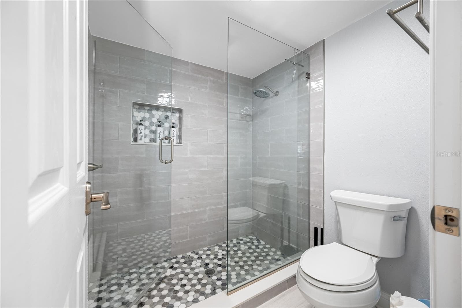 Master Bathroom - 1862 DEL ROBLES DR, CLEARWATER