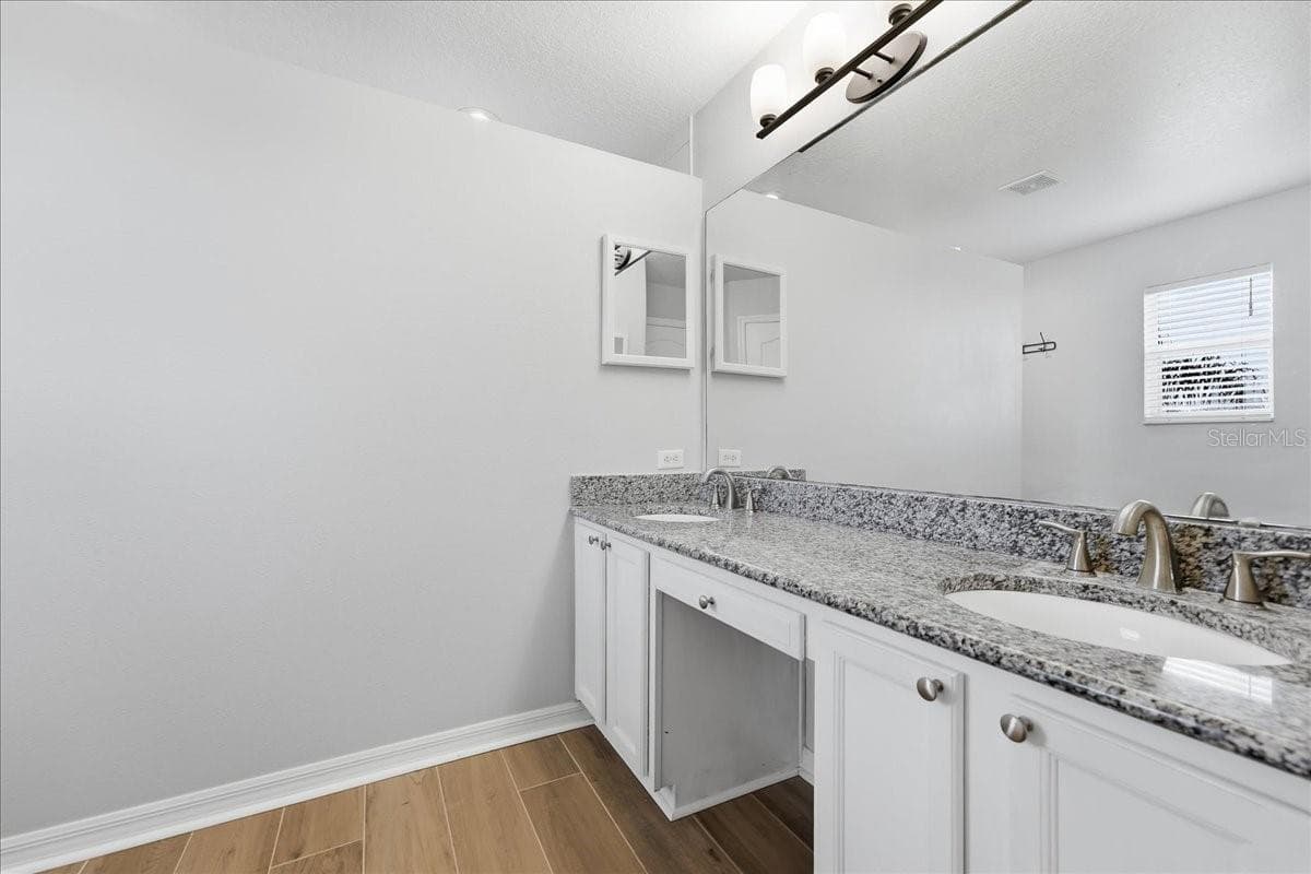Single Family Residence at 15081 MASTHEAD LANDING CIR, WINTER GARDEN, photo 19 of 44