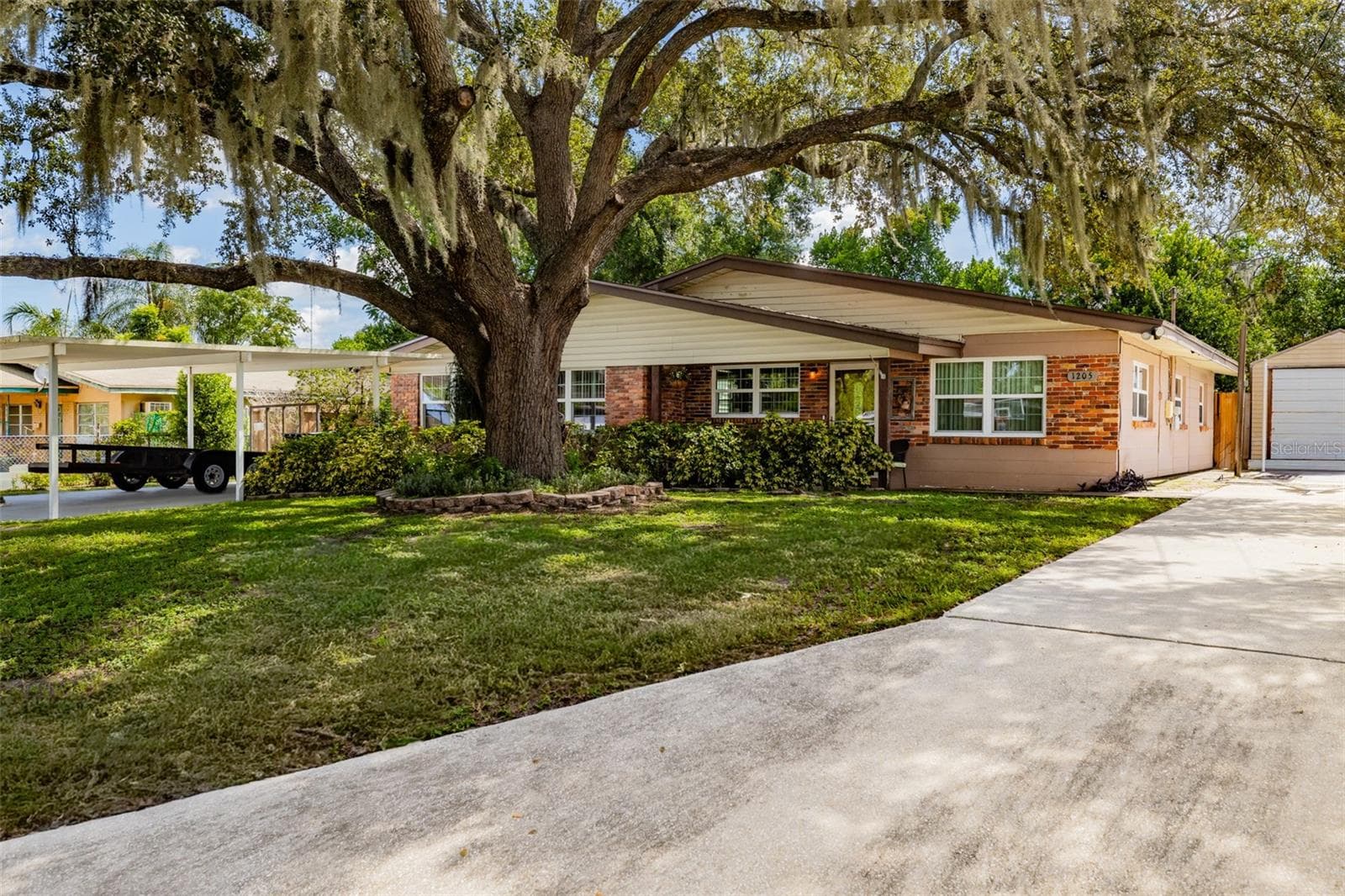 1205 W CAMELLIA DR