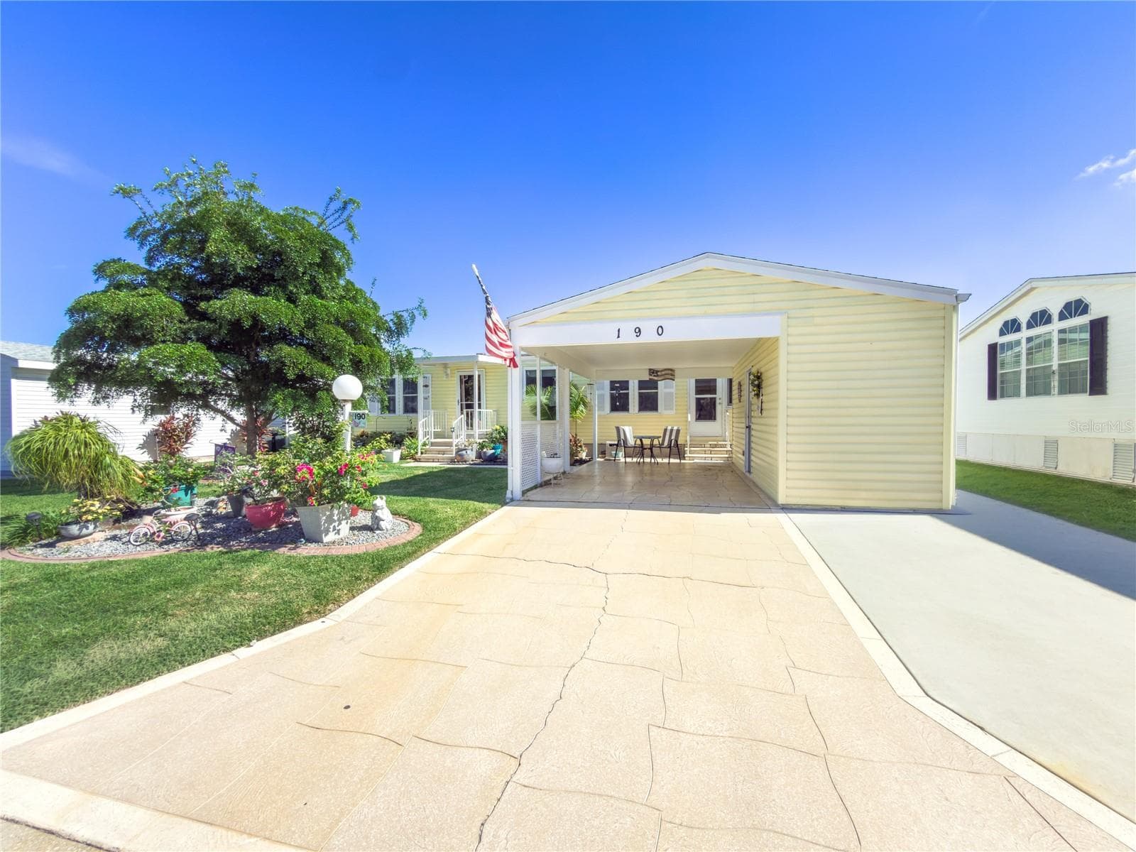 Manufactured Home at 190 NIGHTINGALE CIR, ELLENTON, photo 2 of 47