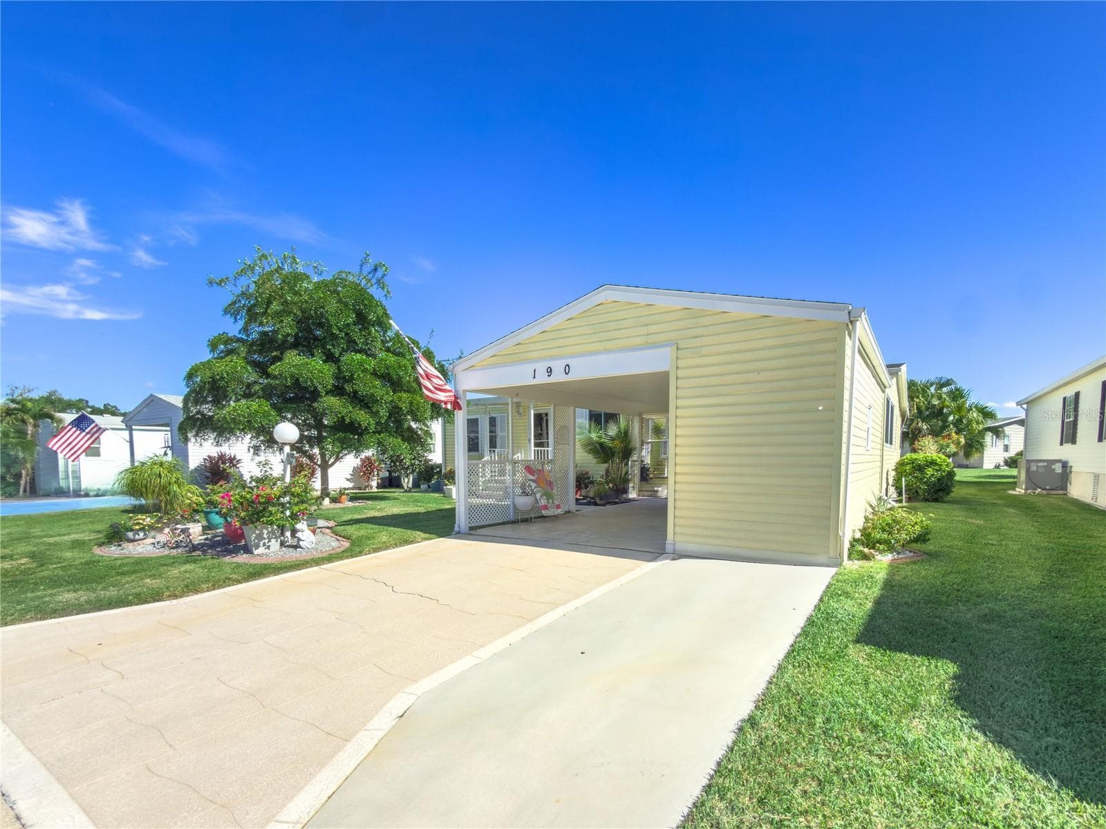 Manufactured Home at 190 NIGHTINGALE CIR, ELLENTON, photo 3 of 47