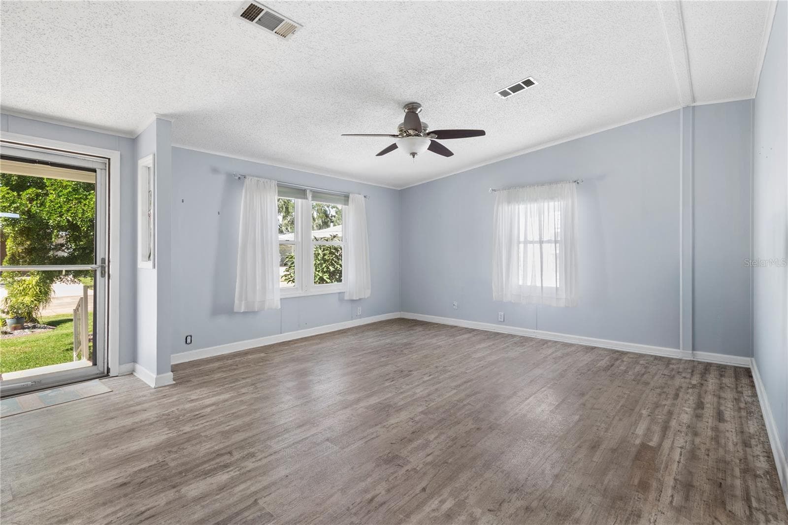 Manufactured Home at 190 NIGHTINGALE CIR, ELLENTON, photo 10 of 47