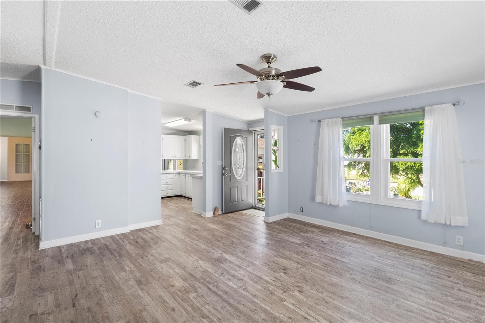 Manufactured Home at 190 NIGHTINGALE CIR, ELLENTON, photo 11 of 47
