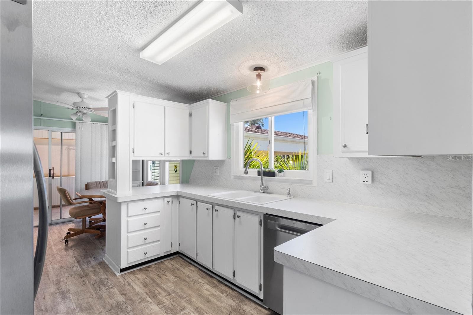 Manufactured Home at 190 NIGHTINGALE CIR, ELLENTON, photo 13 of 47
