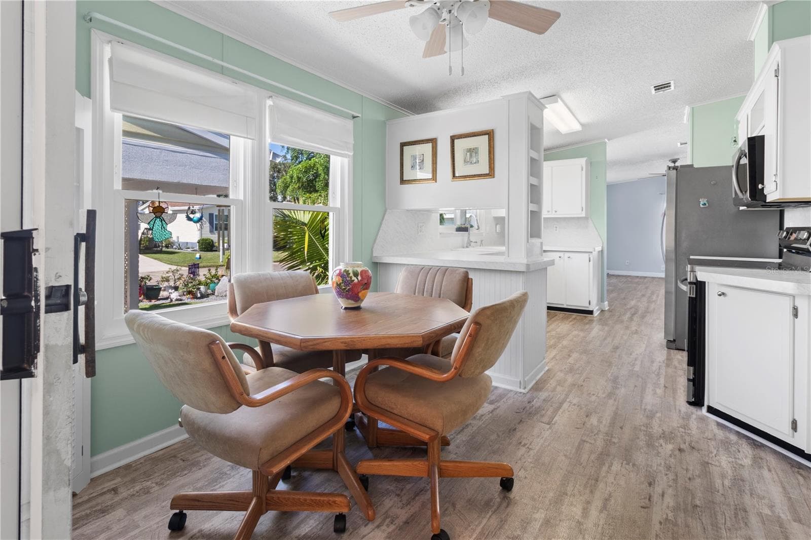 Manufactured Home at 190 NIGHTINGALE CIR, ELLENTON, photo 19 of 47