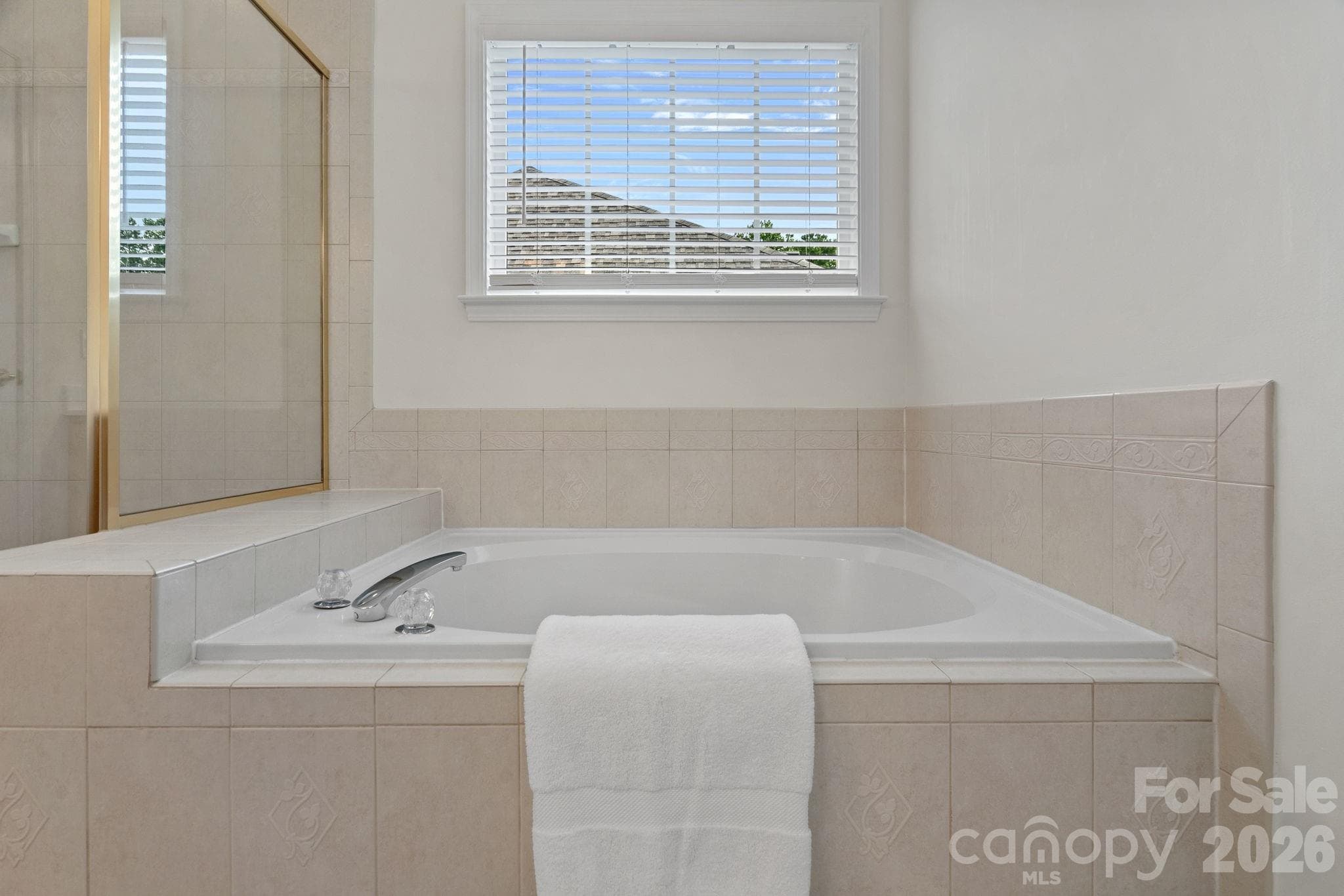 2nd floor primary bathroom - very clean and practical soaking tub - Huntersville