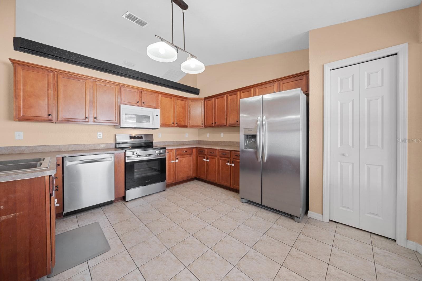 Single Family Residence at 611 W WALKERTOWN DR, CITRUS SPRINGS, photo 18 of 43