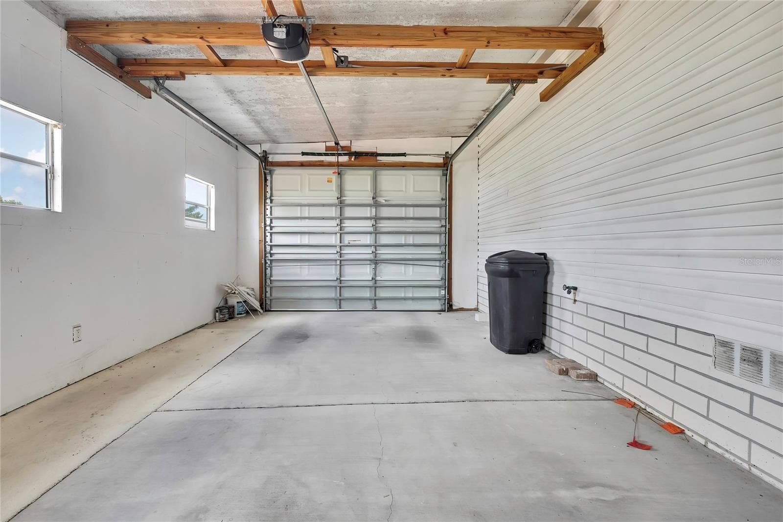 Front Garage - 14992 RIALTO AVE, BROOKSVILLE