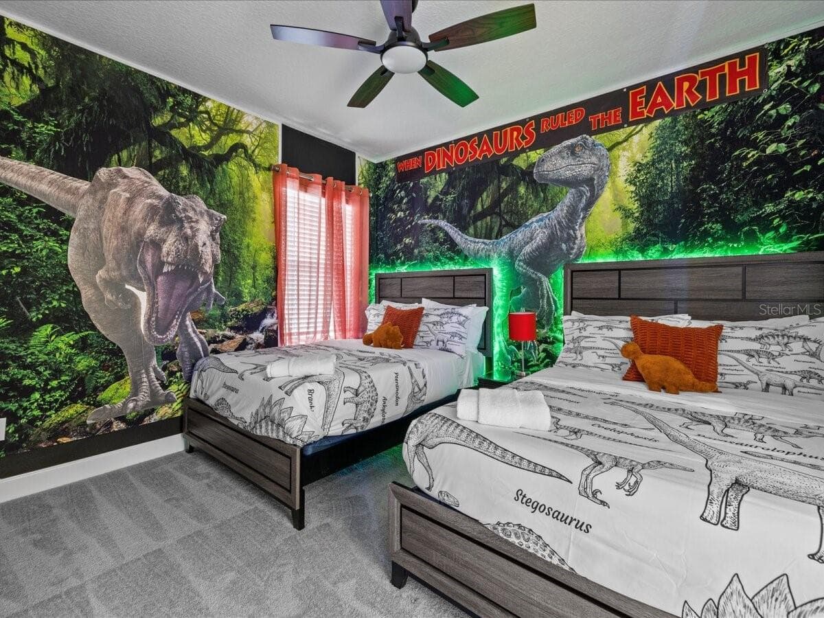 Themed bedroom - Jurassic Park - 5830 HIGH SEAS DR, ORLANDO