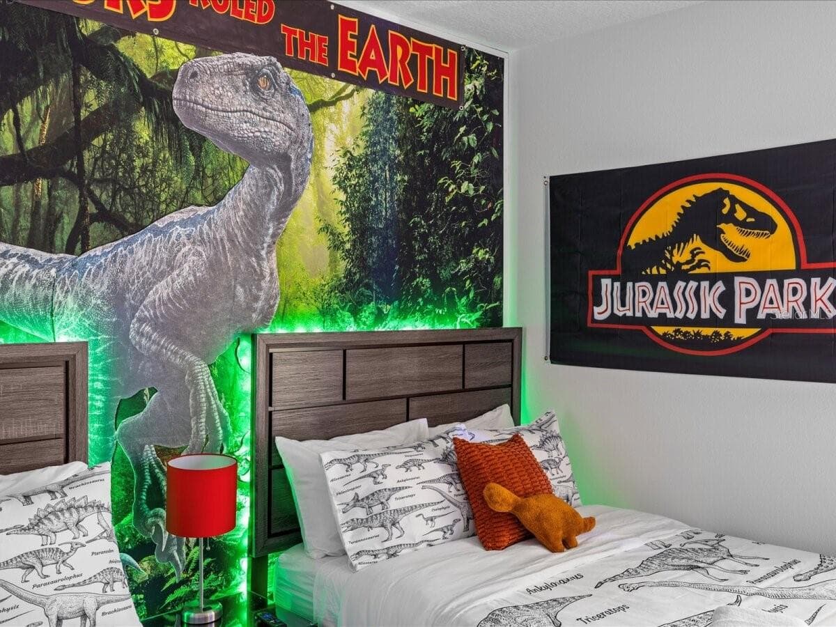 Themed bedroom - Jurassic Park - 5830 HIGH SEAS DR, ORLANDO