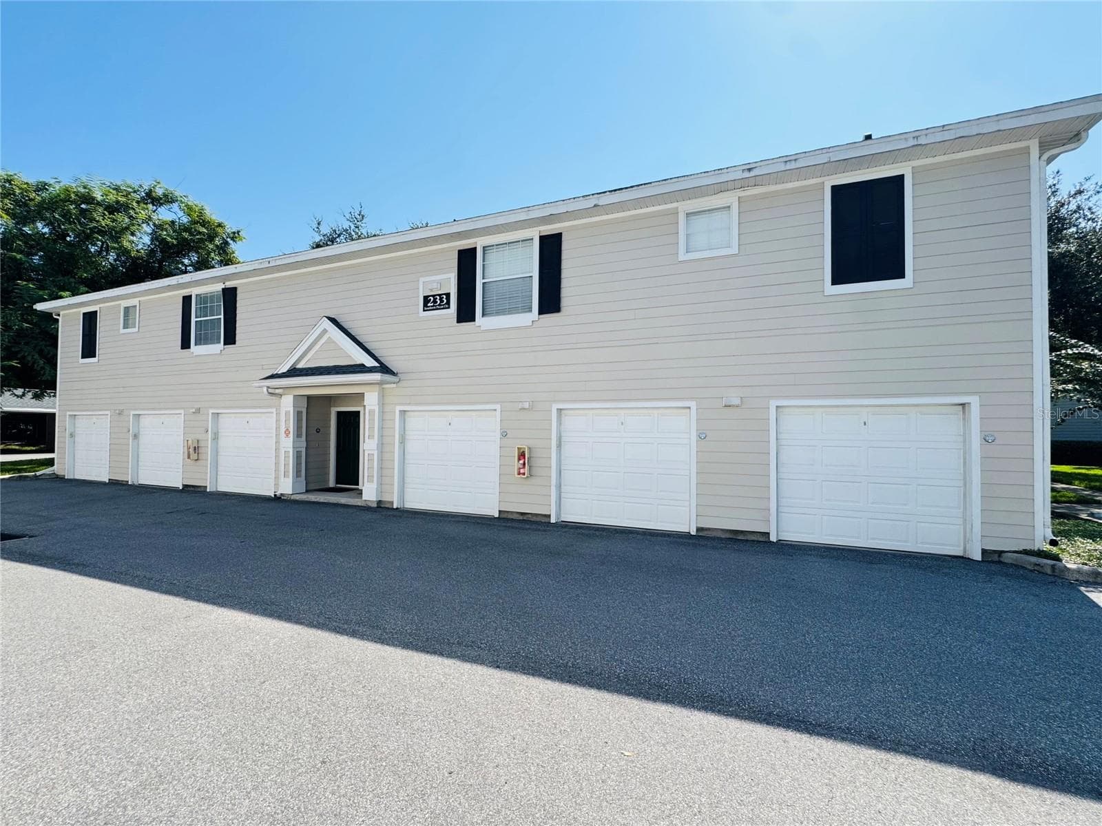 233 SOUTHERN PECAN CIR #101
