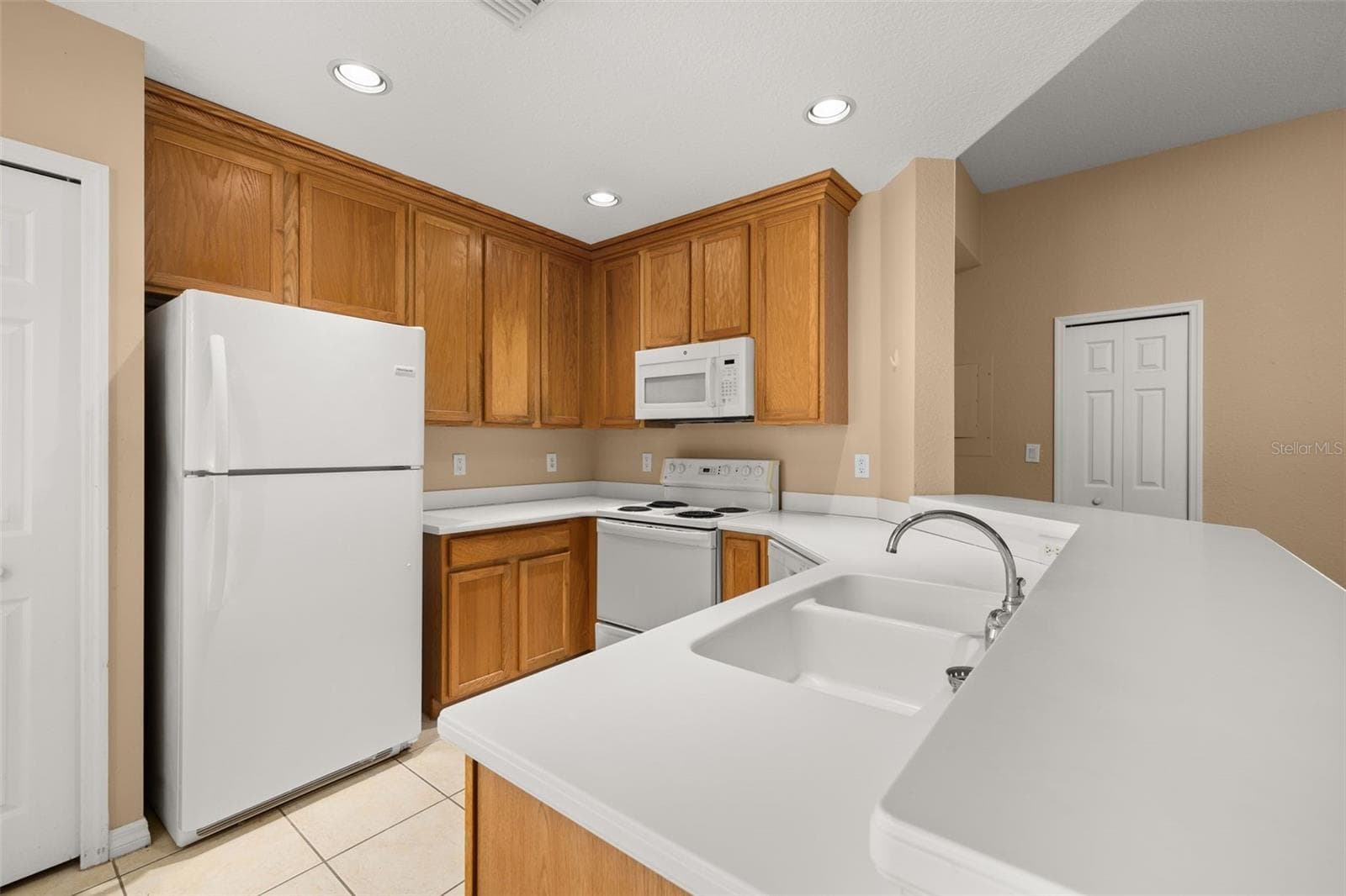 Condominium at 921 BEGONIA RD #203, CELEBRATION, photo 19 of 80