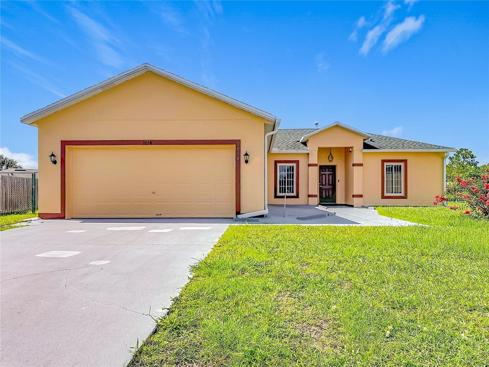 Single Family Residence at 1014 DEDDINGTON PL, KISSIMMEE, photo 2 of 46