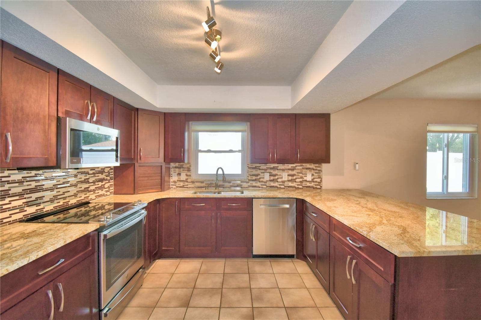 Single Family Residence at 902 CRESTVIEW DR, AUBURNDALE, photo 32 of 65