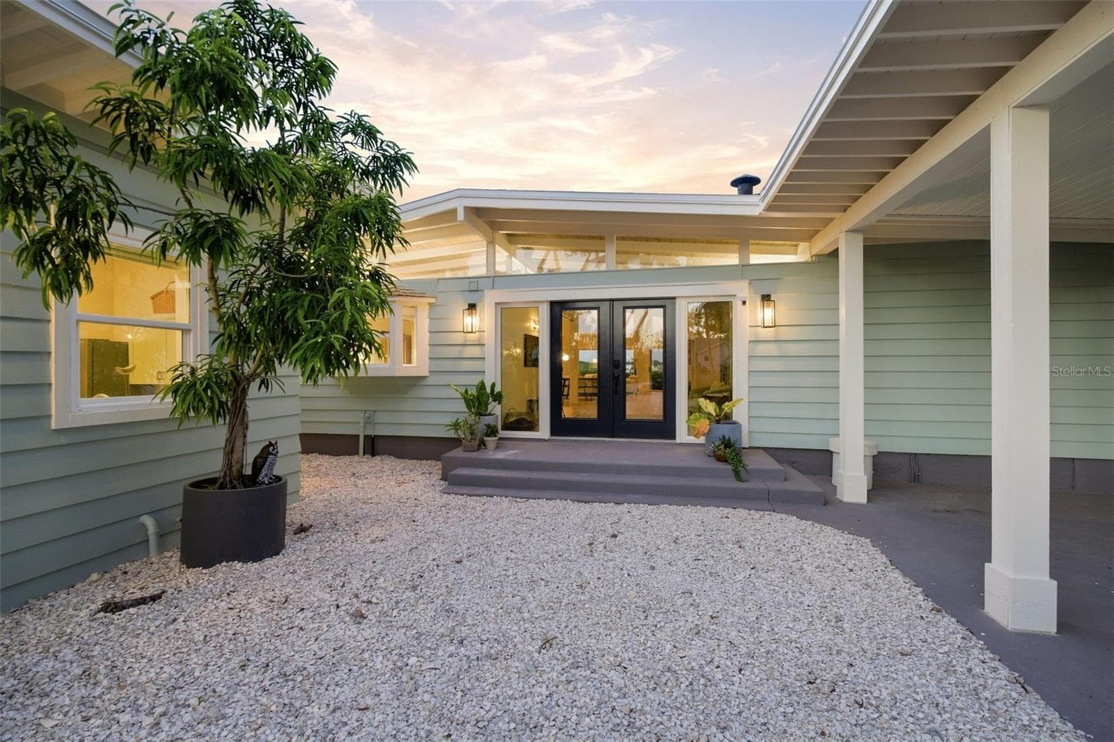 Single Family Residence at 1275 PORT LN, SARASOTA, photo 8 of 93
