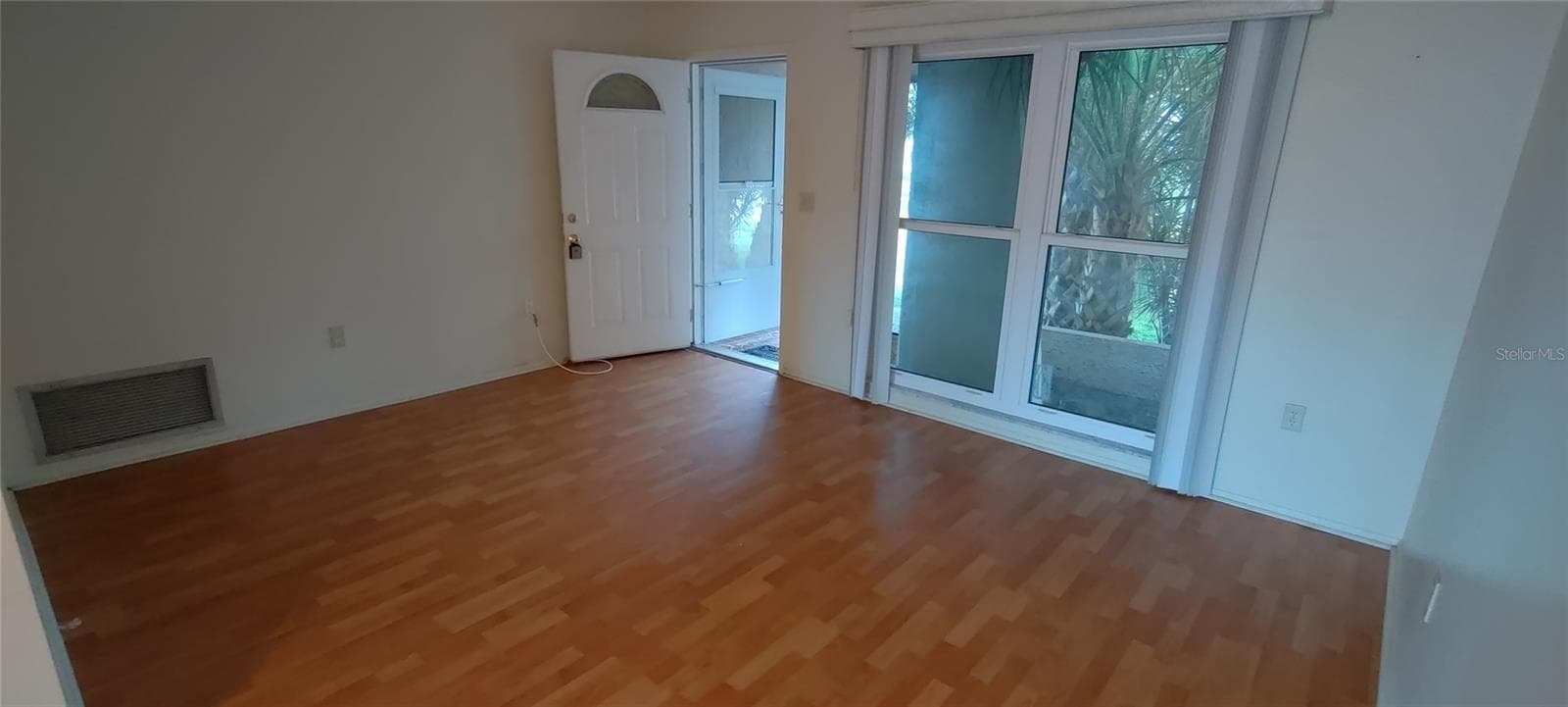 Main living area - 4476 LAKE BLVD, CLEARWATER