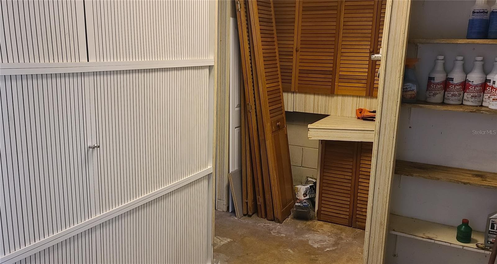 roller cabinet wall - 8665 MOCKINGBIRD LN, SEMINOLE