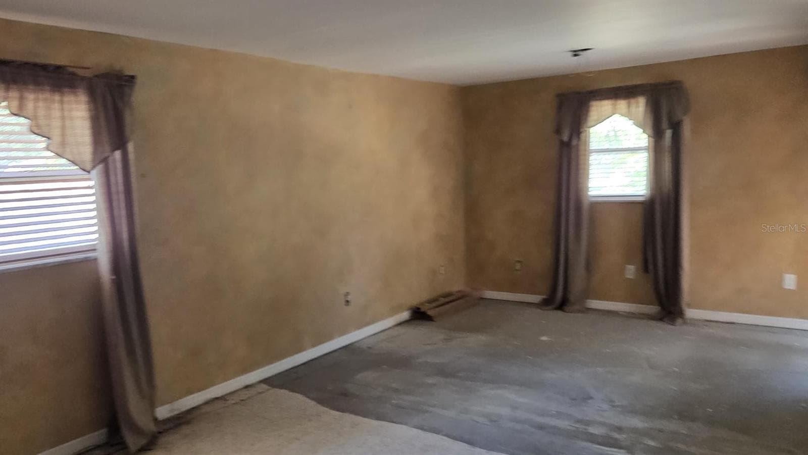 huge Master - 8665 MOCKINGBIRD LN, SEMINOLE