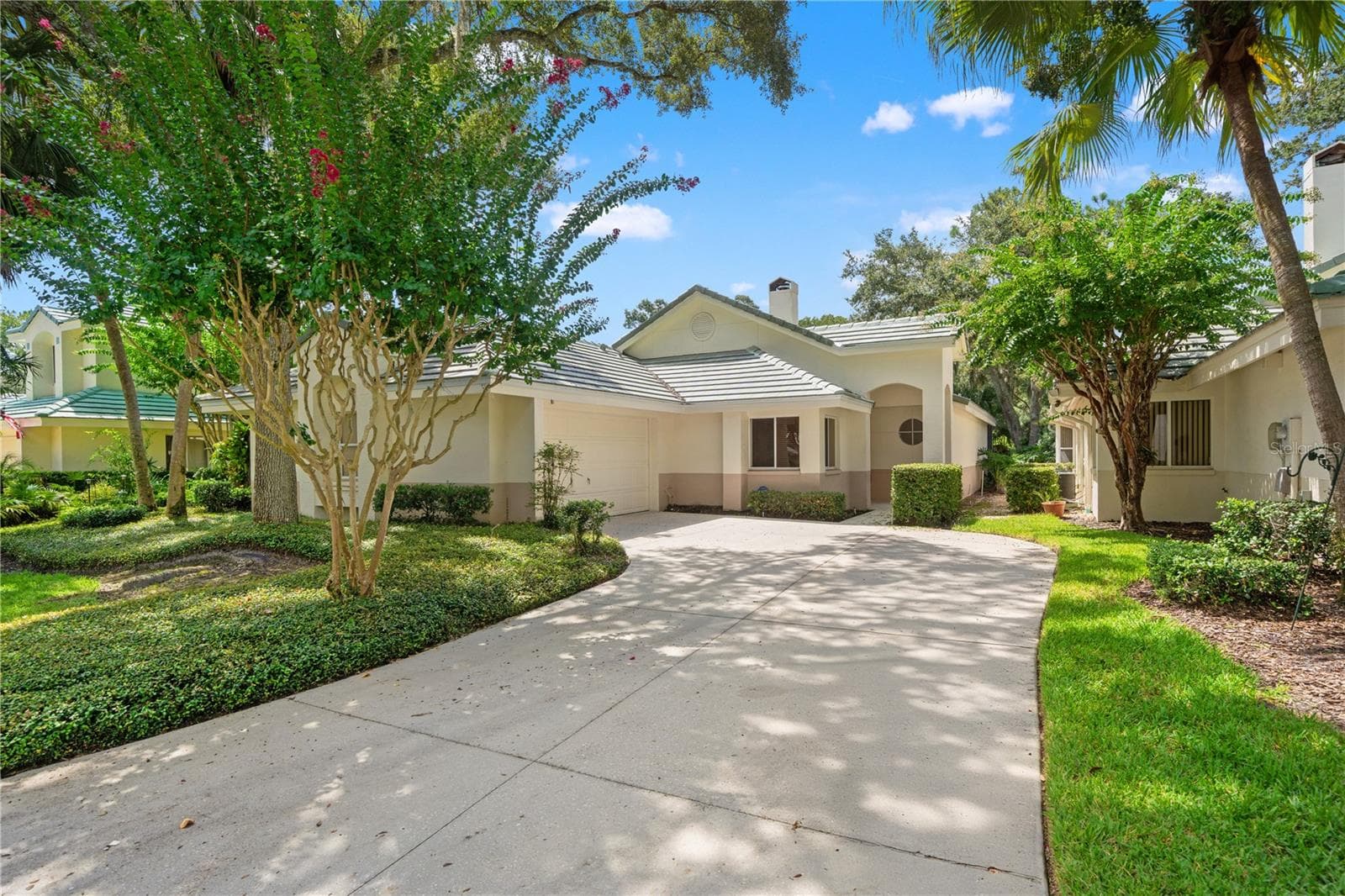 Single Family Residence at 6005 FAIRWAY PALMS CT, TAMPA, photo 4 of 58