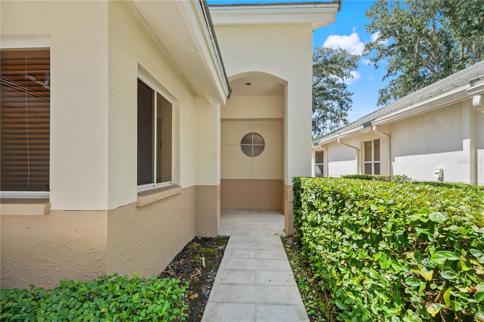 Single Family Residence at 6005 FAIRWAY PALMS CT, TAMPA, photo 5 of 58