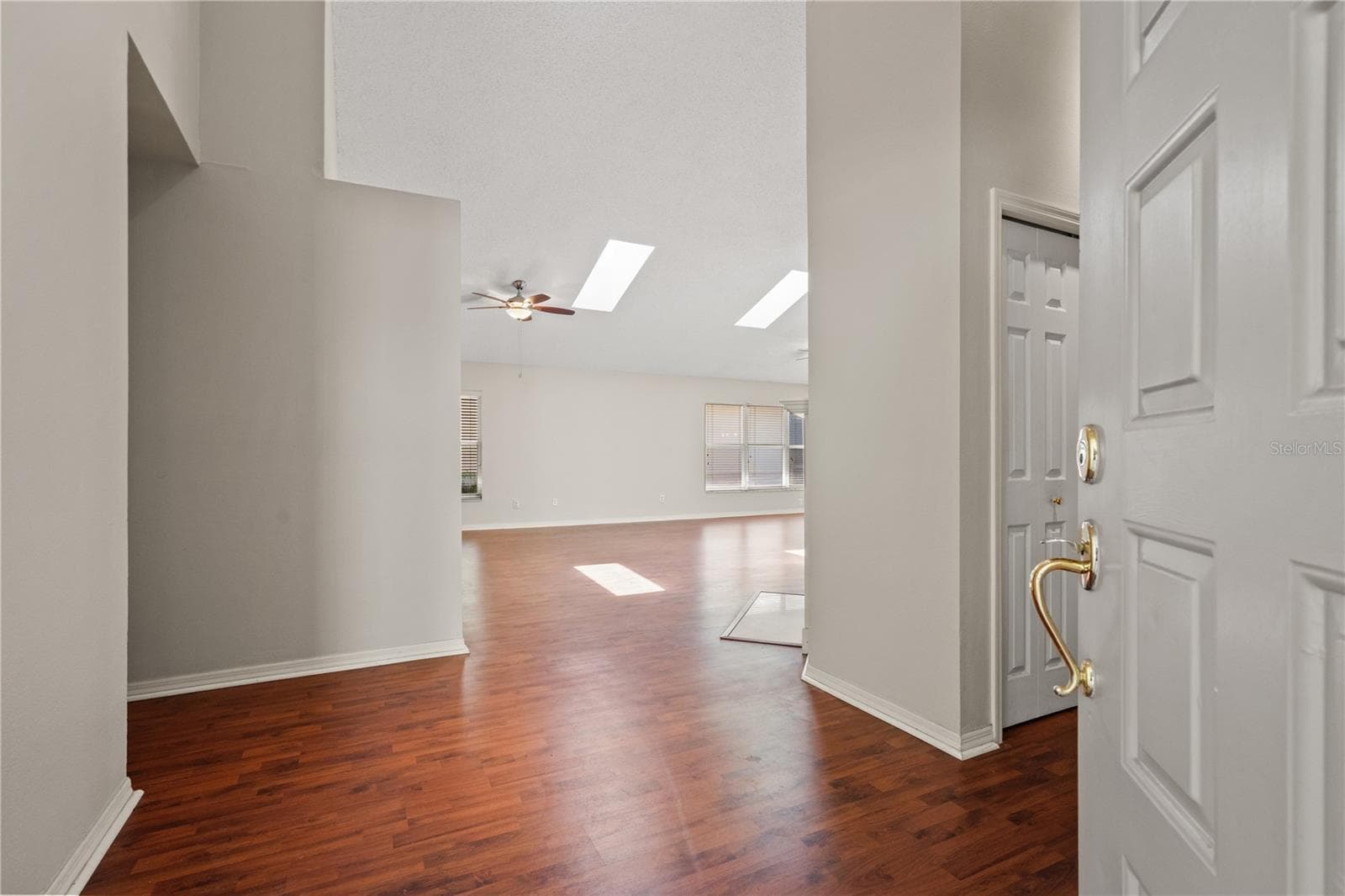 Single Family Residence at 6005 FAIRWAY PALMS CT, TAMPA, photo 6 of 58