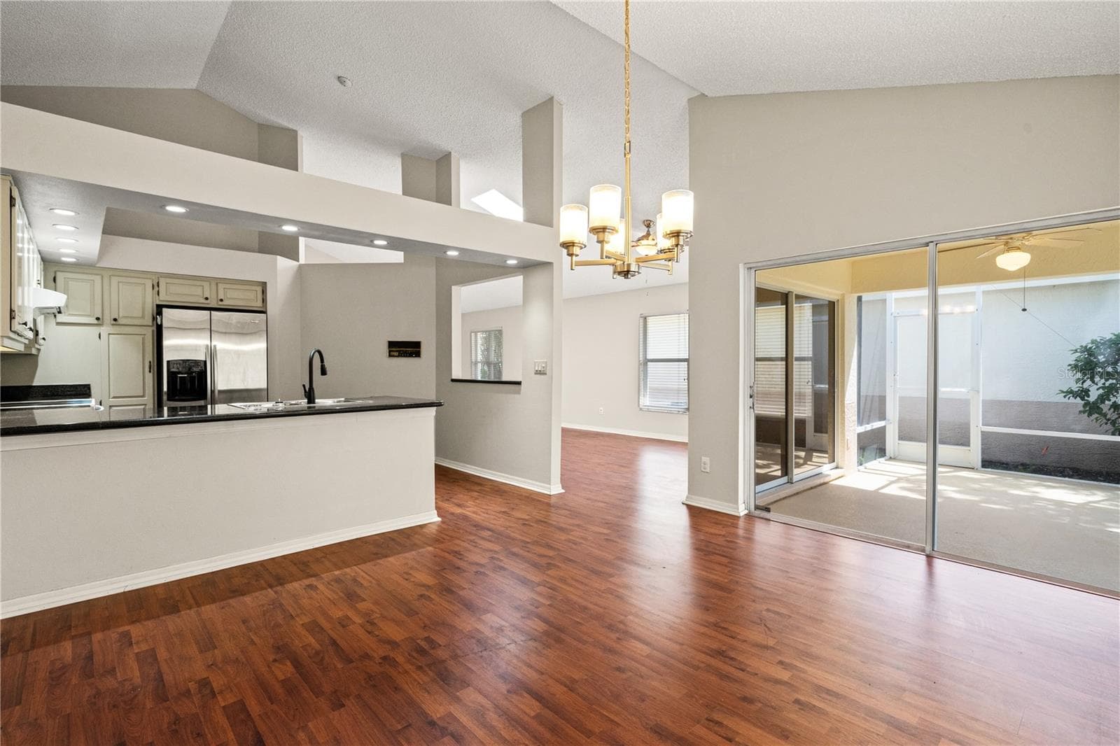 Single Family Residence at 6005 FAIRWAY PALMS CT, TAMPA, photo 12 of 58