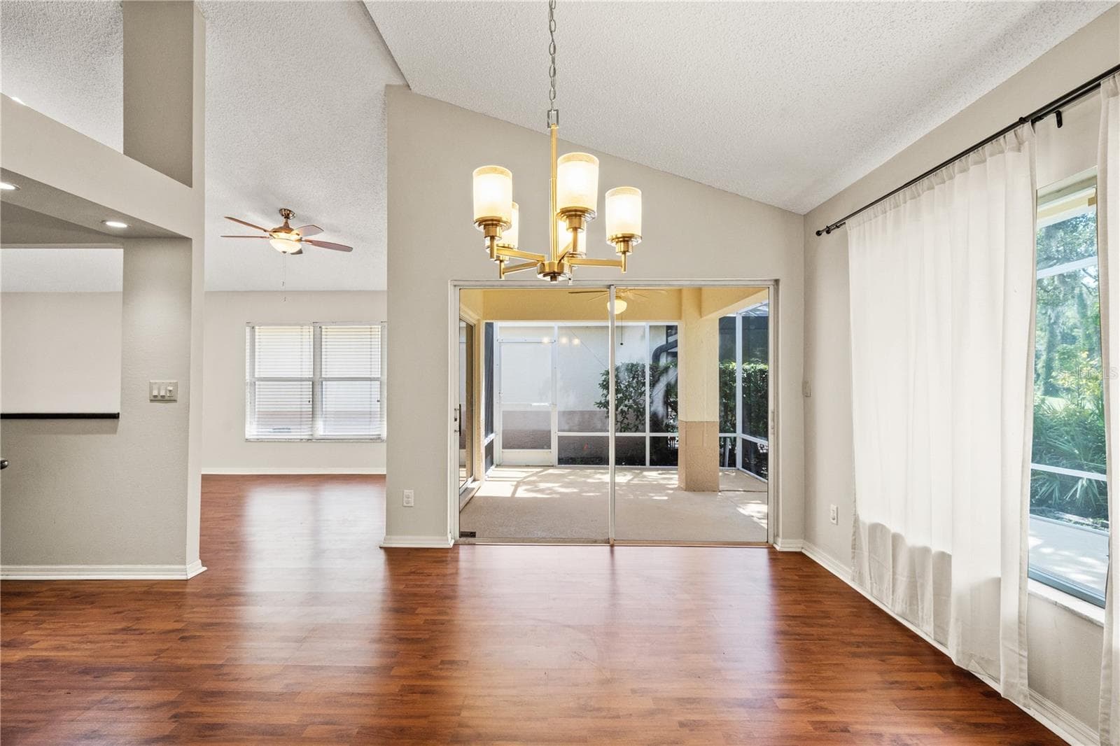 Single Family Residence at 6005 FAIRWAY PALMS CT, TAMPA, photo 13 of 58