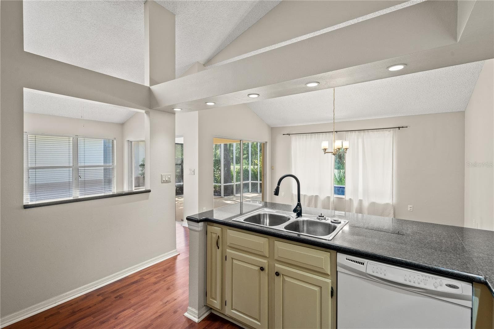 Single Family Residence at 6005 FAIRWAY PALMS CT, TAMPA, photo 17 of 58