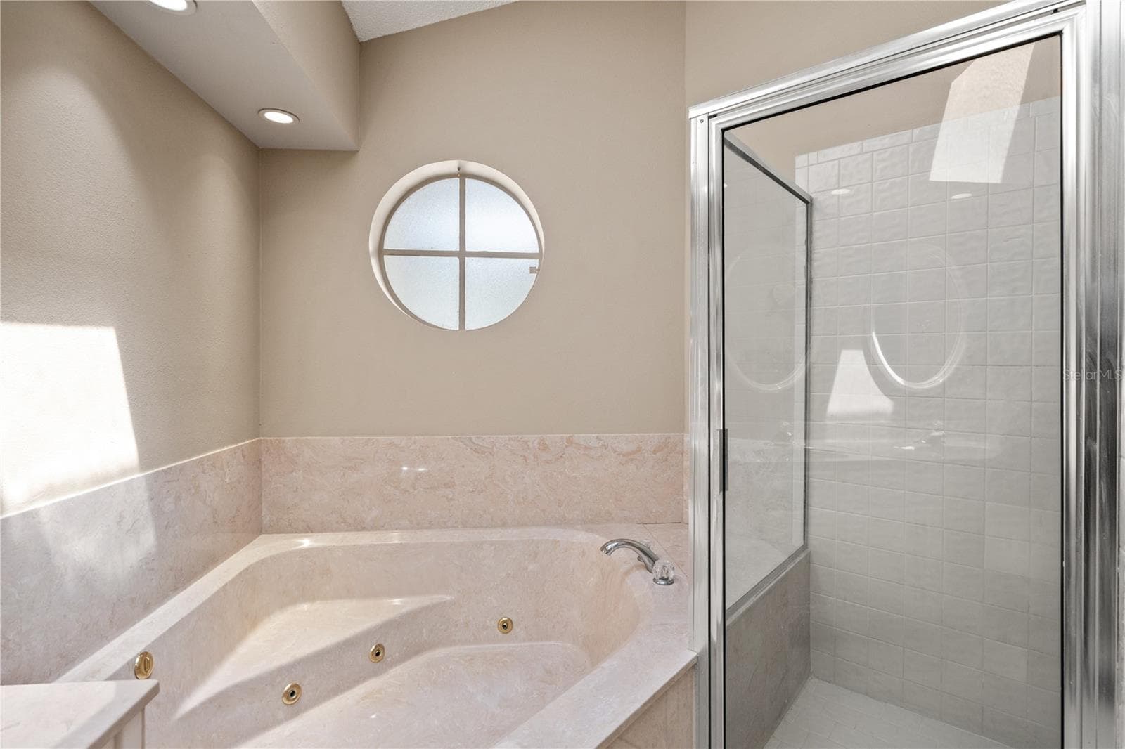 Single Family Residence at 6005 FAIRWAY PALMS CT, TAMPA, photo 26 of 58