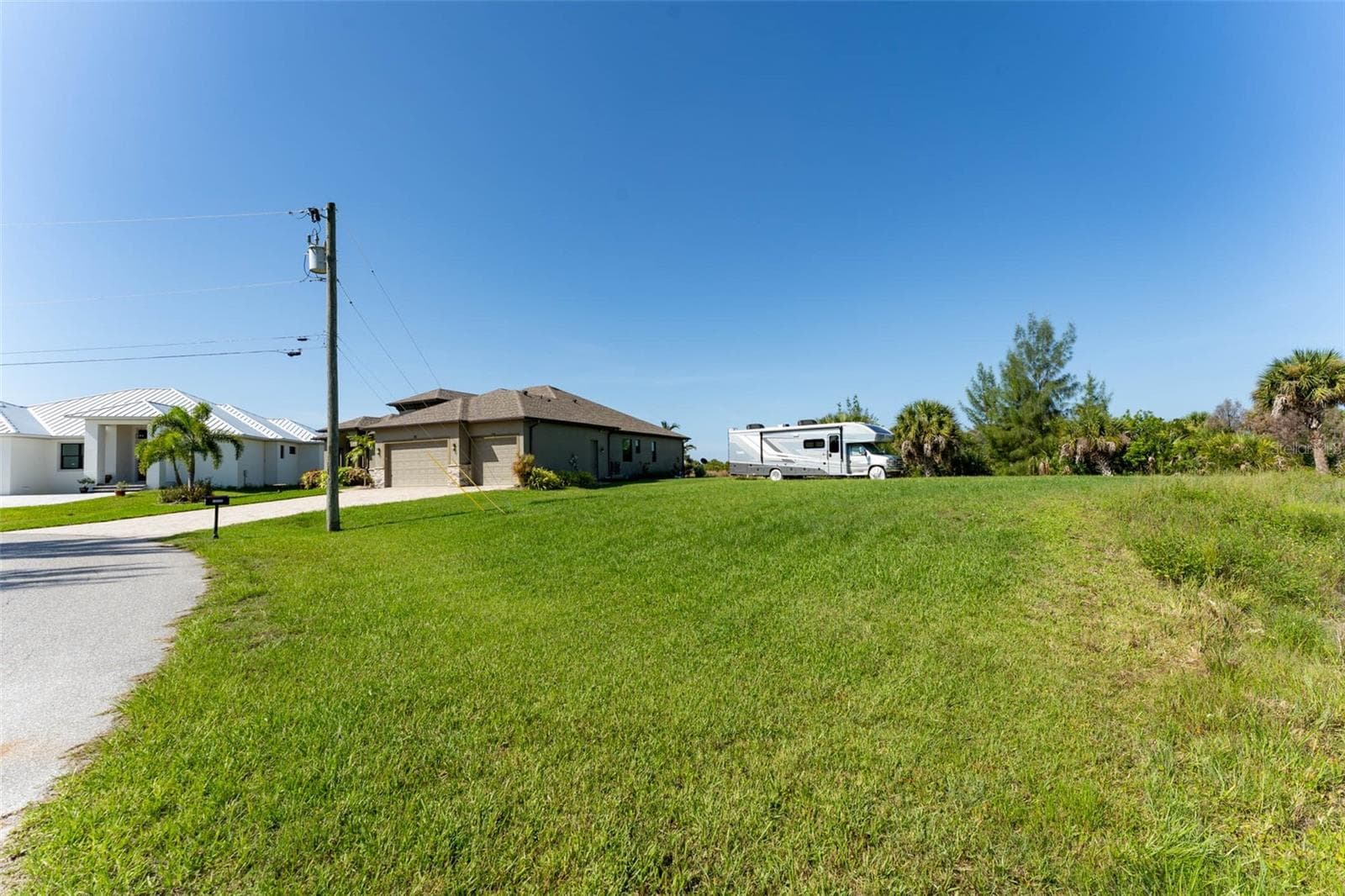 Single Family Residence at 10650 POUGHKEEPSIE CIR, PORT CHARLOTTE, photo 64 of 70