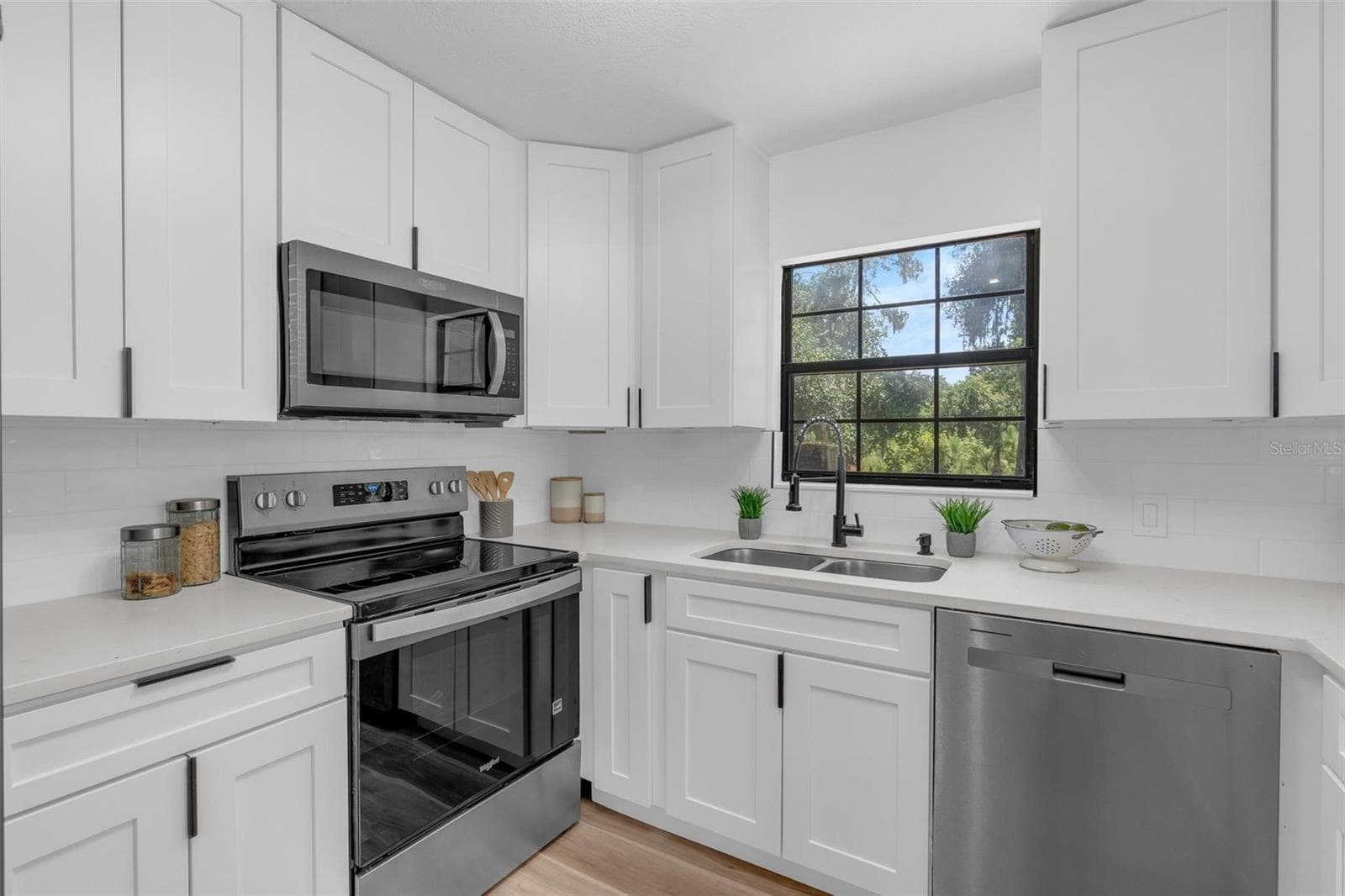 Single Family Residence at 31018 COVE RD, TAVARES, photo 5 of 57