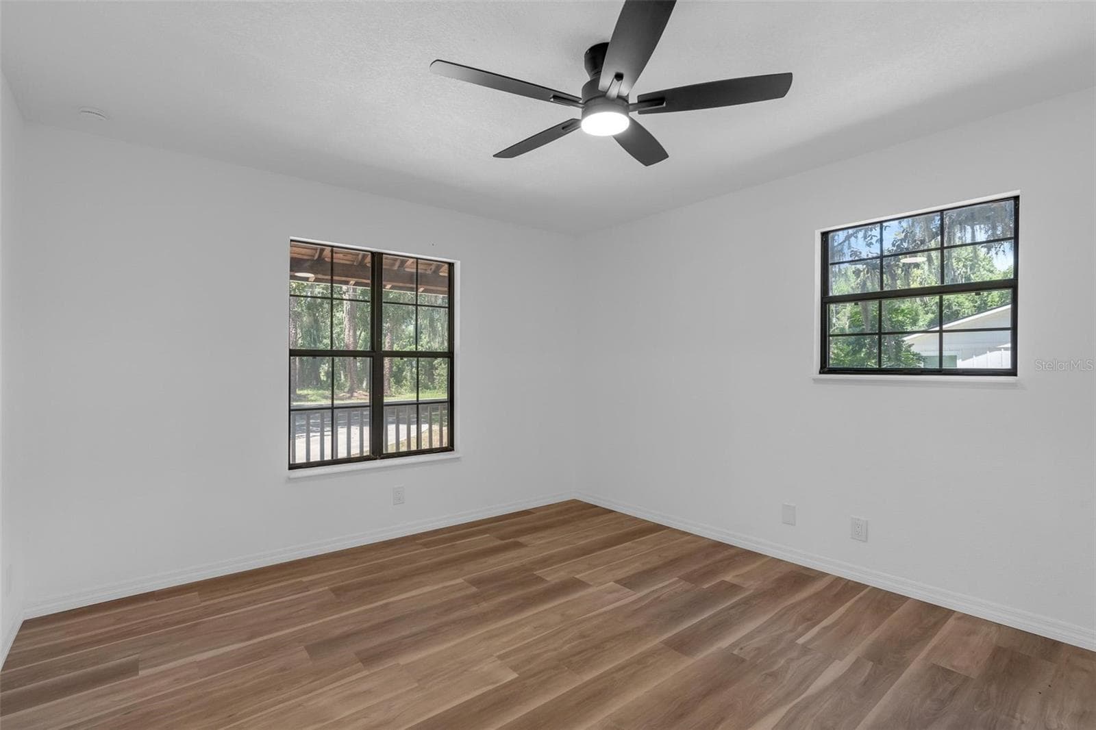 Single Family Residence at 31018 COVE RD, TAVARES, photo 33 of 57