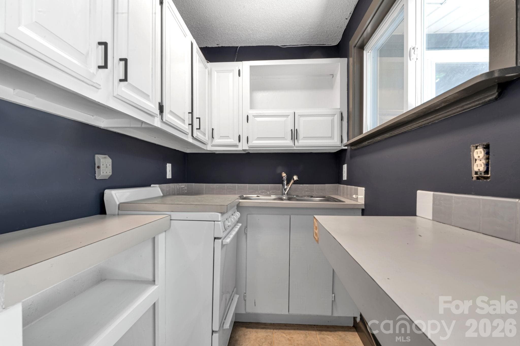 Private kitchen within the second living space - Arden
