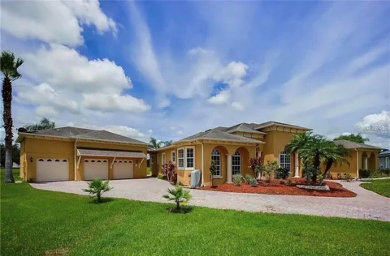 Single Family Residence at 2120 BUNKER VIEW CT, KISSIMMEE, photo 2 of 80