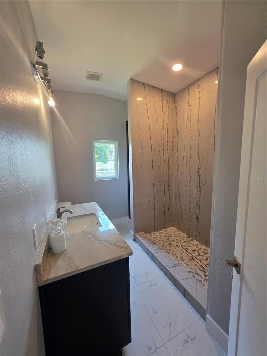 Single Family Residence at 1911 W AMELIA ST, ORLANDO, photo 11 of 15