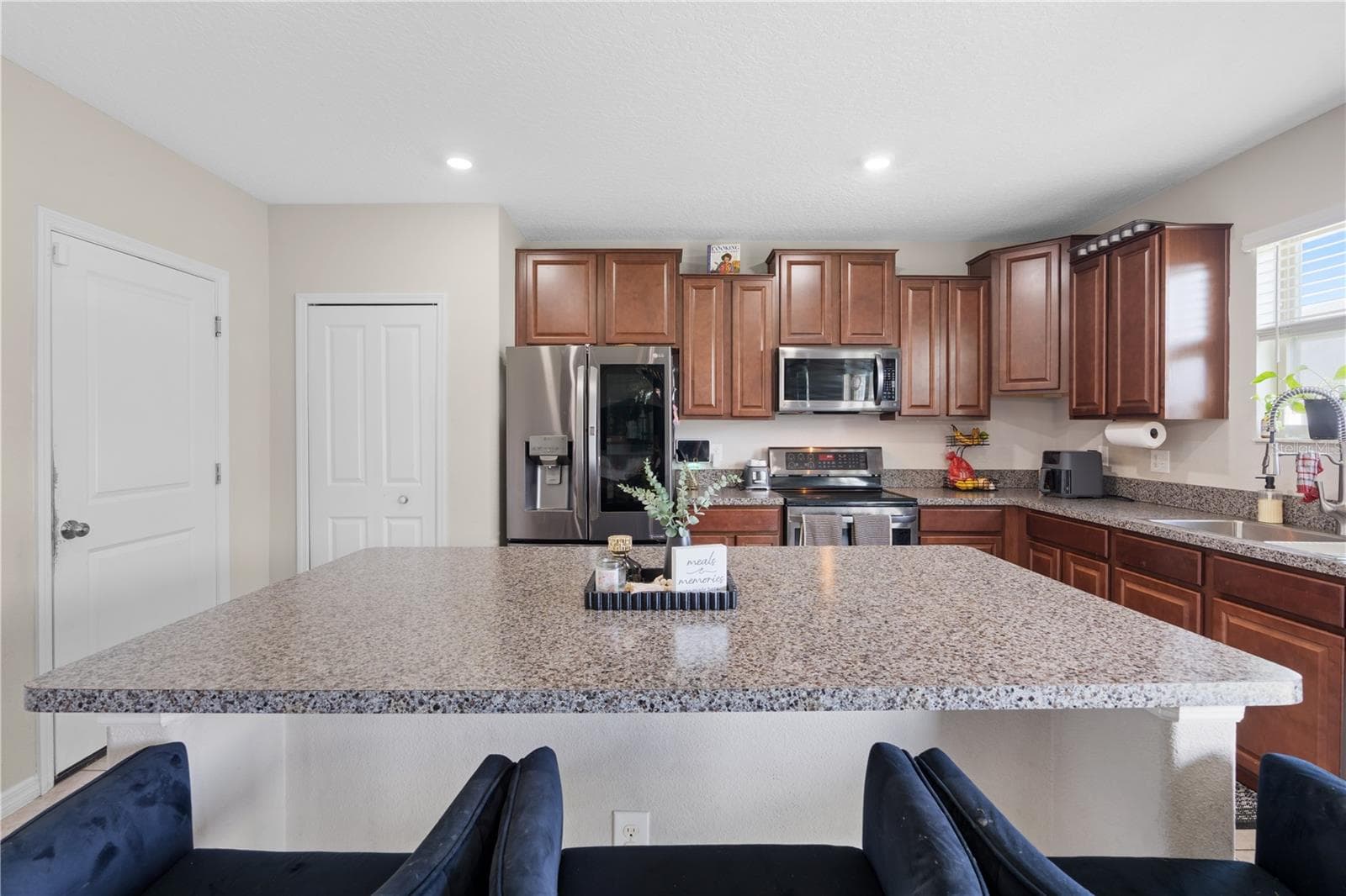 Single Family Residence at 7420 PEARLY EVERLASTING AVE, TAMPA, photo 17 of 48