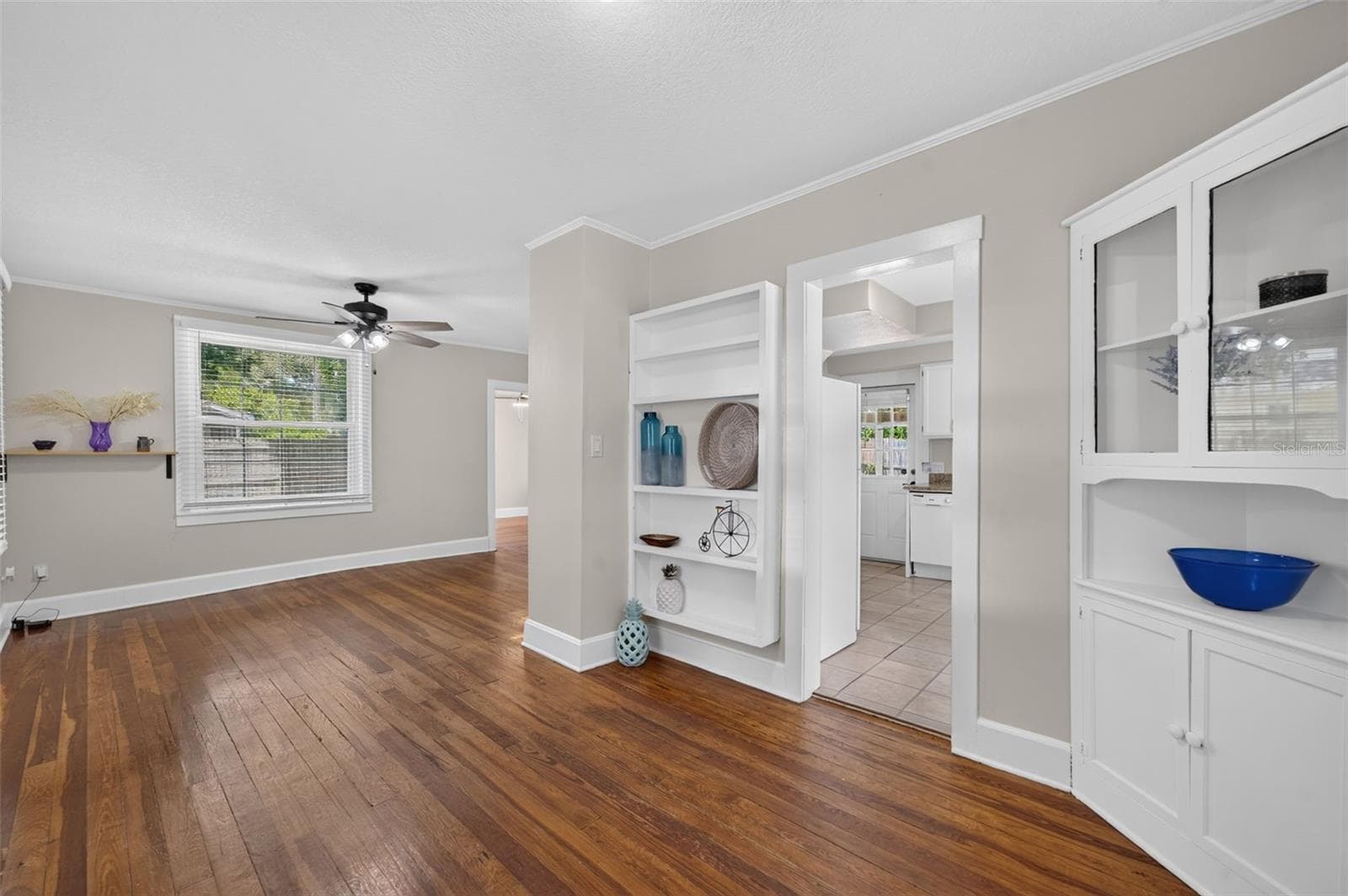 Single Family Residence at 834 N ALEXANDER ST, MOUNT DORA, photo 6 of 23