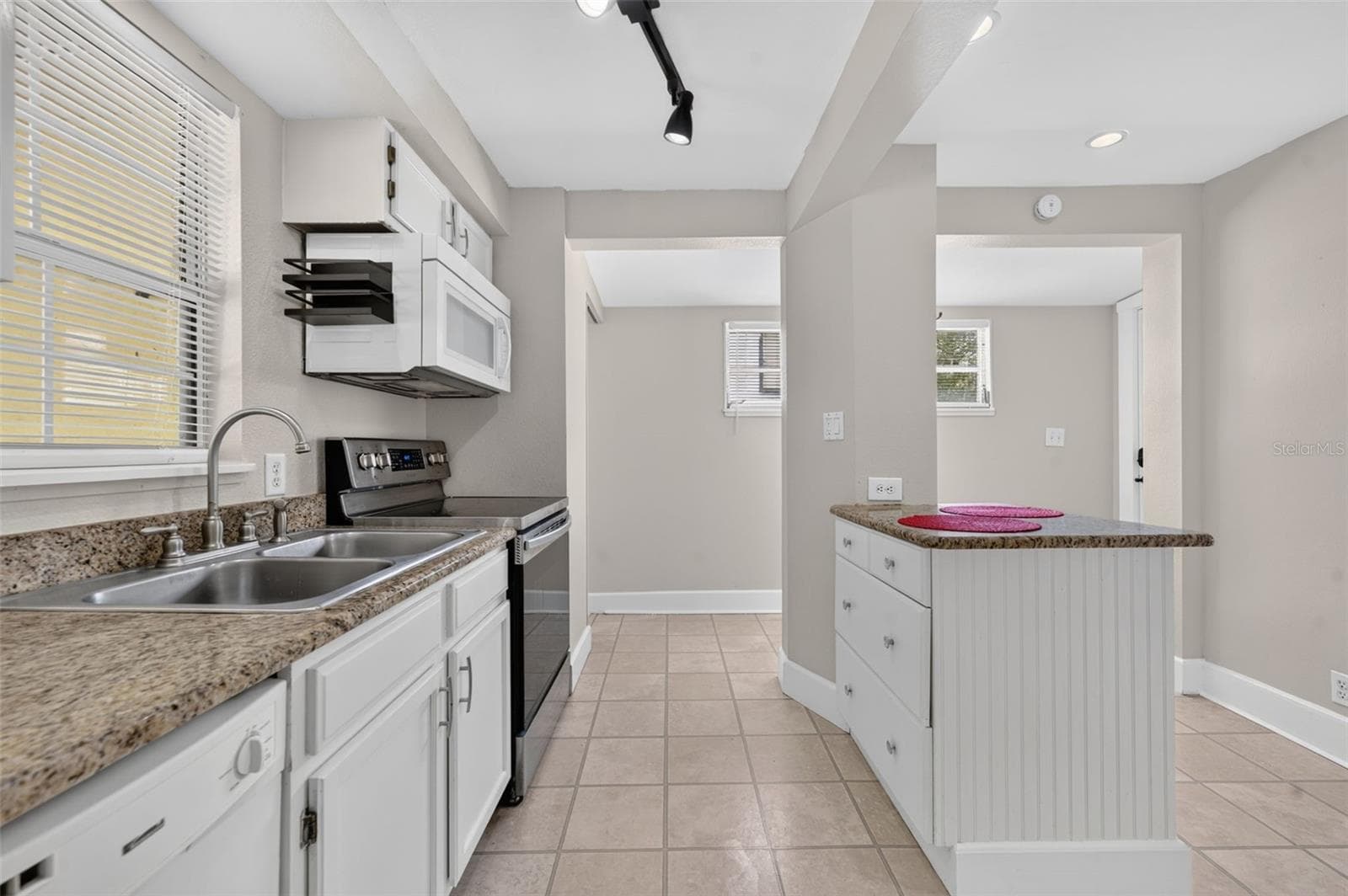 Single Family Residence at 834 N ALEXANDER ST, MOUNT DORA, photo 10 of 23