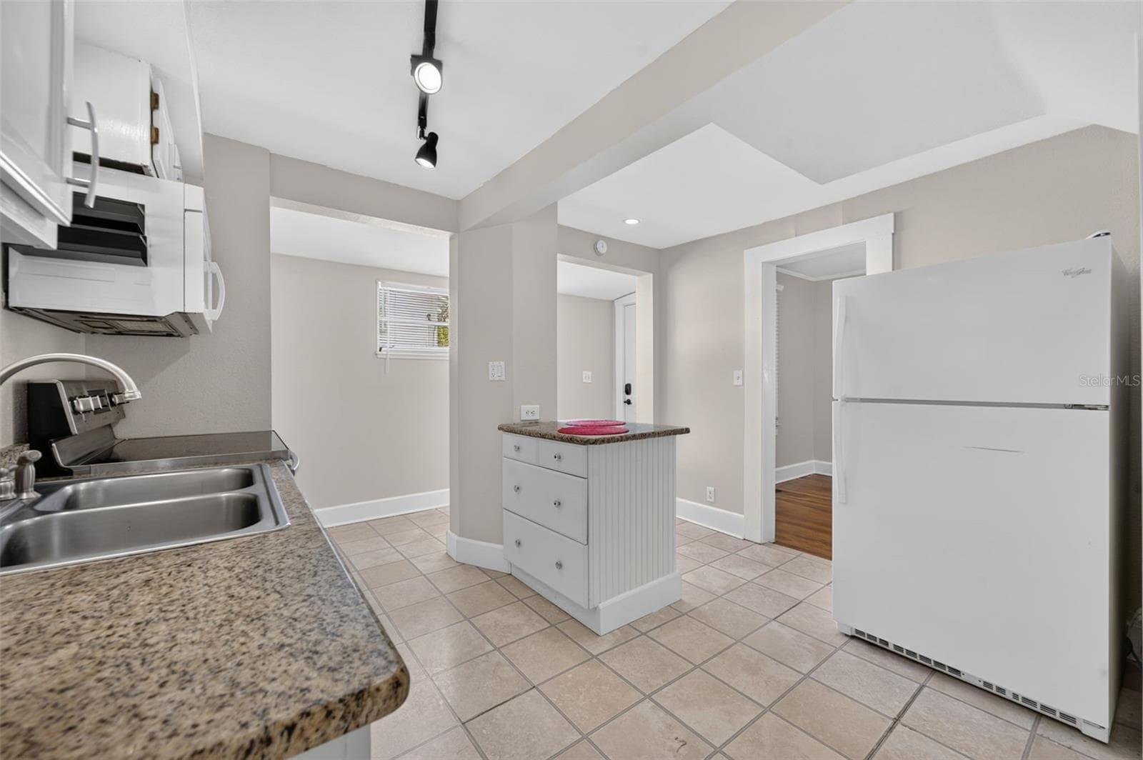 Single Family Residence at 834 N ALEXANDER ST, MOUNT DORA, photo 11 of 23